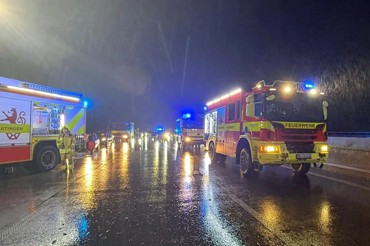 A52 Ratingen – Unfall mit vier Fahrzeugen durch Aquaplaning