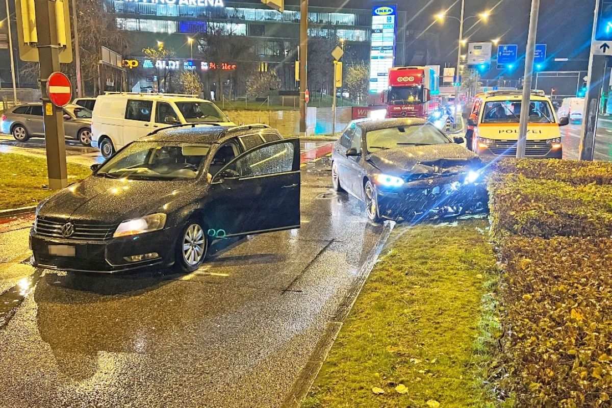 St. Gallen - Unfall mit hohem Sachschaden auf der Zürcher Strasse