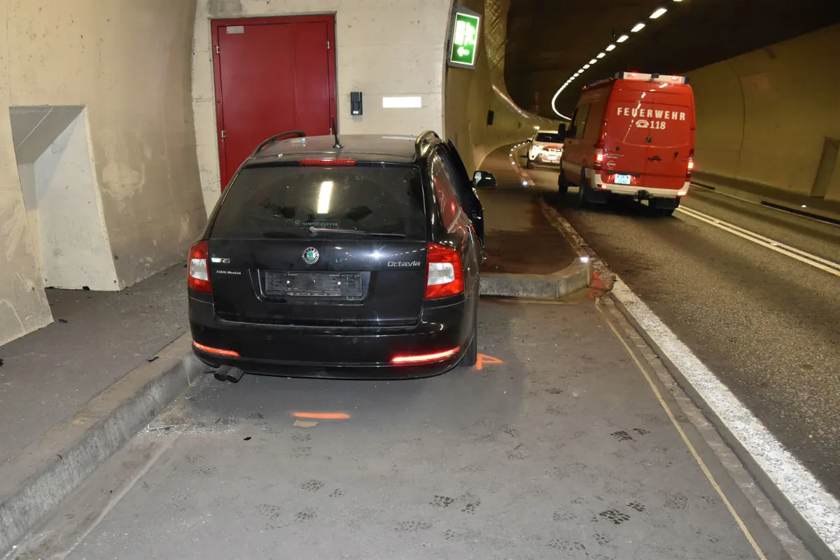 Klosters GR - Verkehrsunfall in Tunnel
