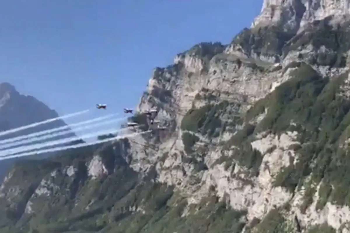 Patrouille Suisse Trainingshow in Mollis GL - Video mit Originalton vom Kommandanten 