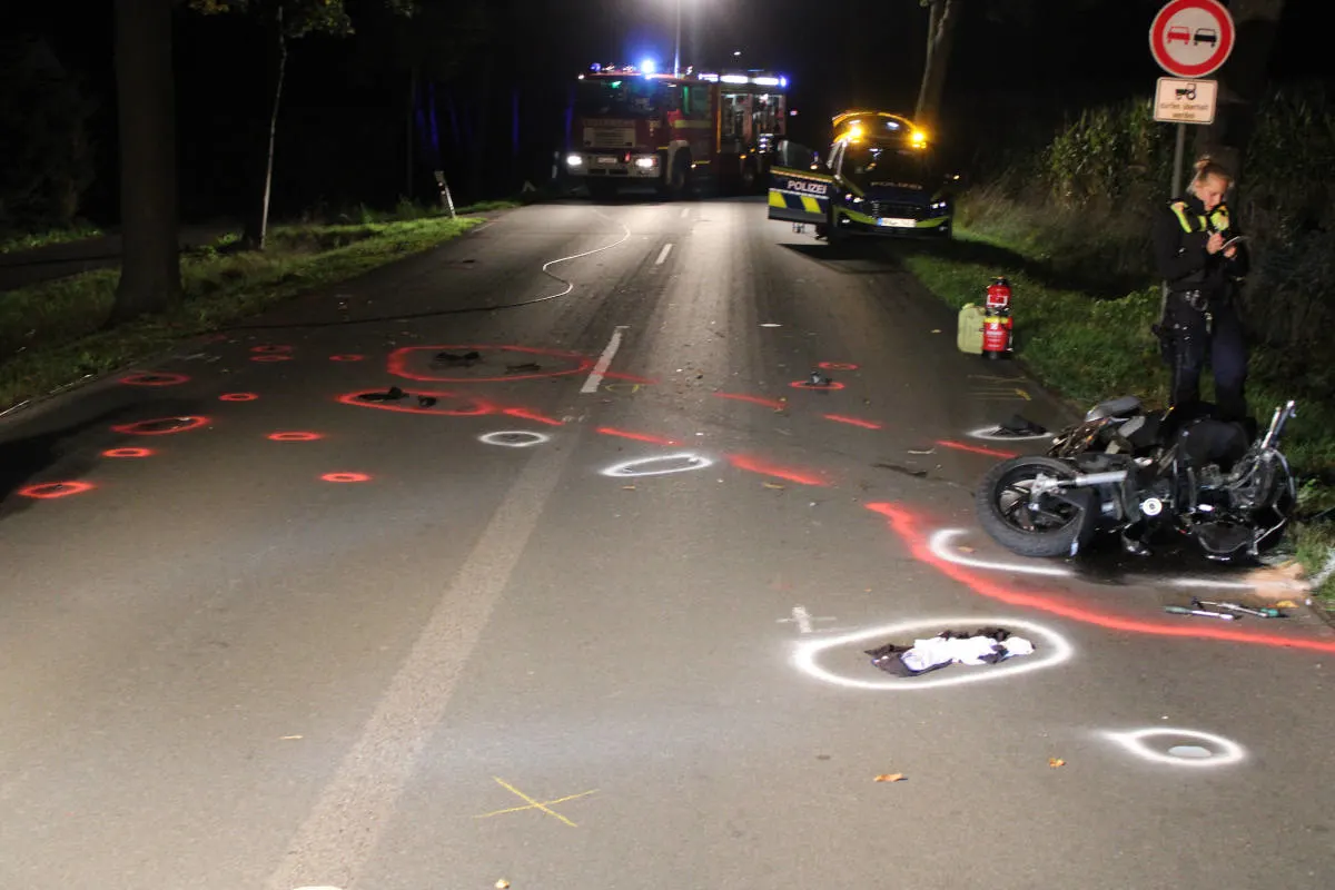 Rahden – Rollerfahrer prallt gegen Baum