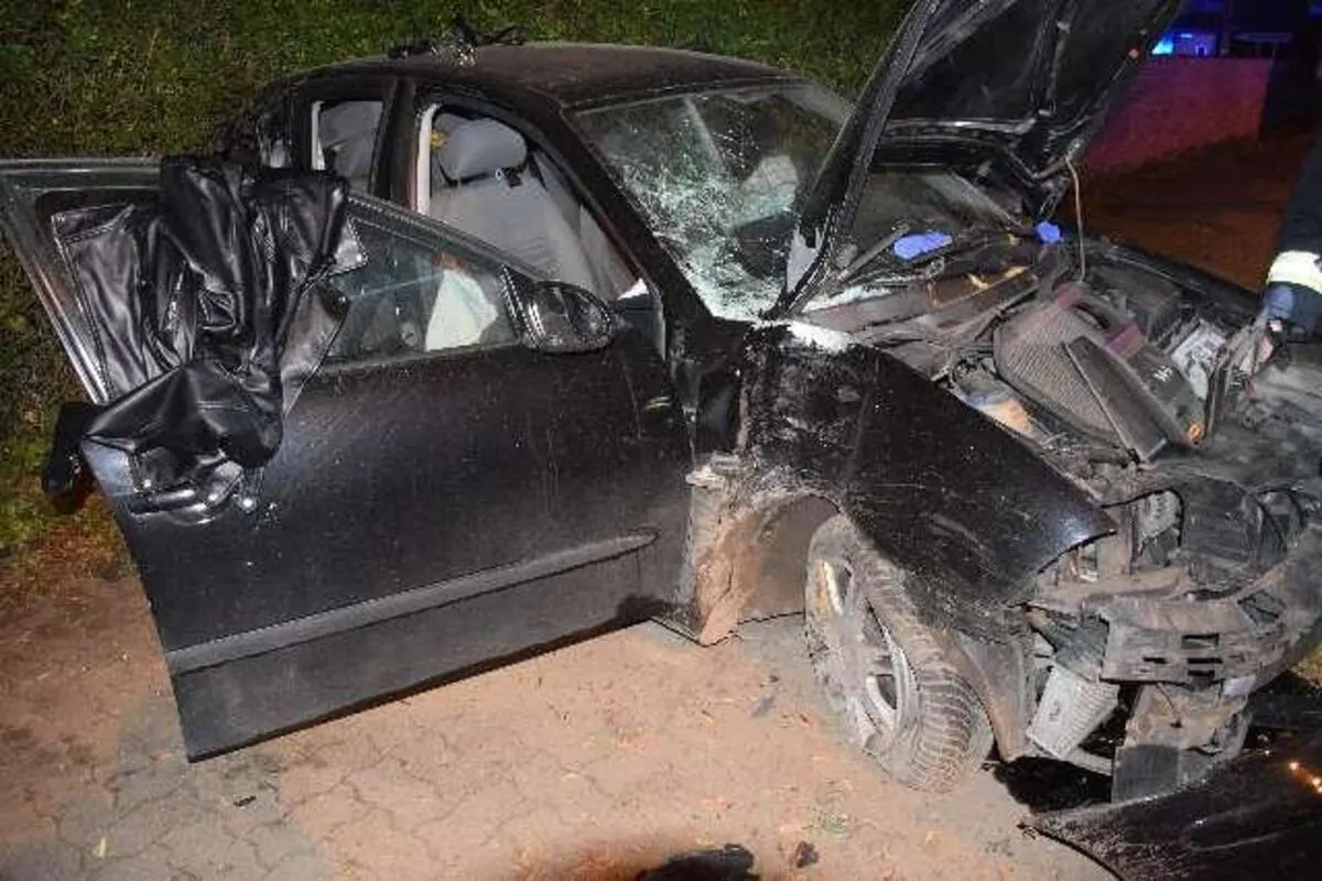 Alfeld NI - Auf regennasser Fahrbahn frontal zusammengeprallt 