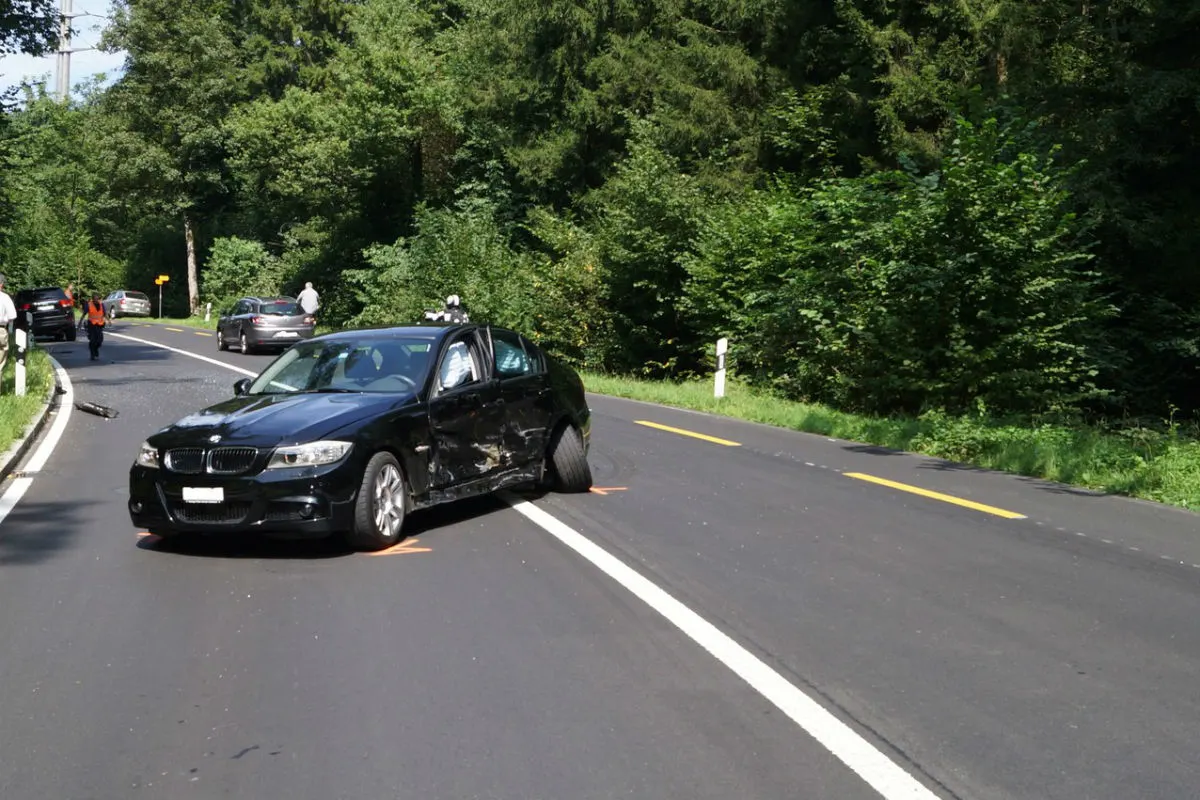 Baar ZG - Auf die Gegenfahrbahn geraten