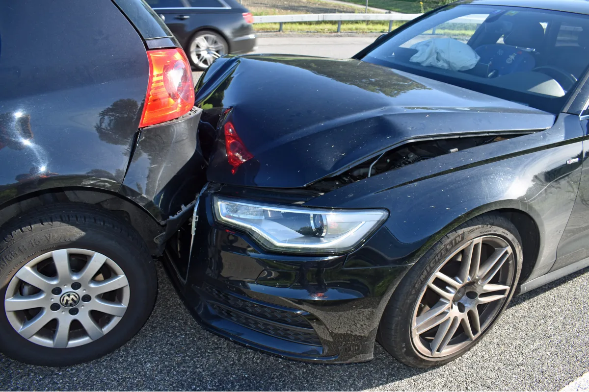 Buchrain LU - Auffahrkollision mit vier Fahrzeugen - niemand verletzt