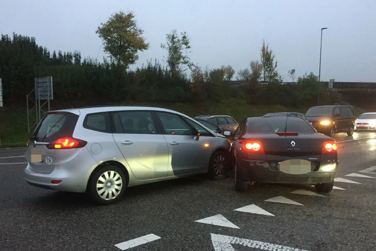 Zeugenaufruf Kölliken AG -  Kollision zwischen zwei Autos 