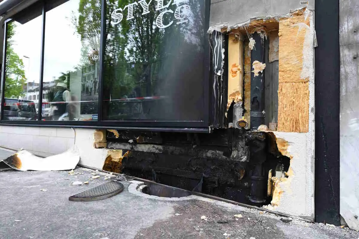 Rapperswil-Jona SG - Obere Bahnhofstrasse wegen Brand gesperrt