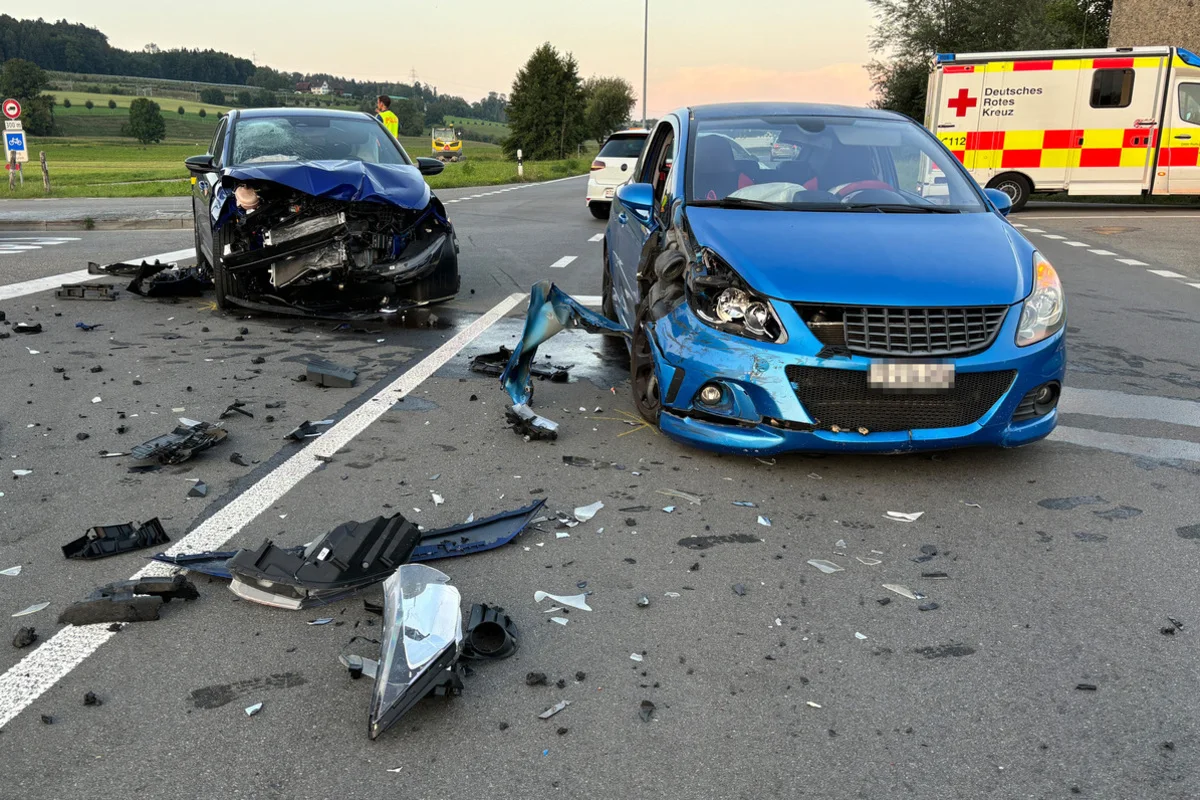 Weinfelden TG - Heftige Kollision fordert drei Verletzte 