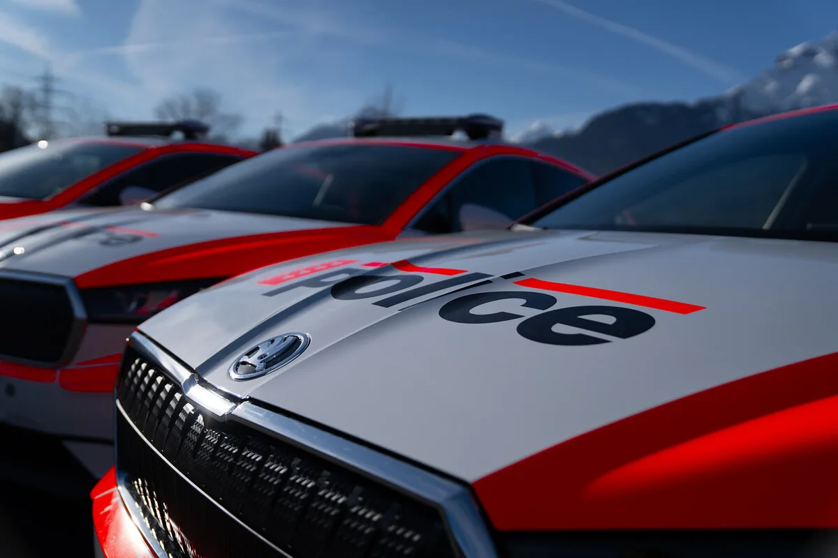 Kantonspolizei Wallis wird mit neuen Elektroautos ausgestattet 