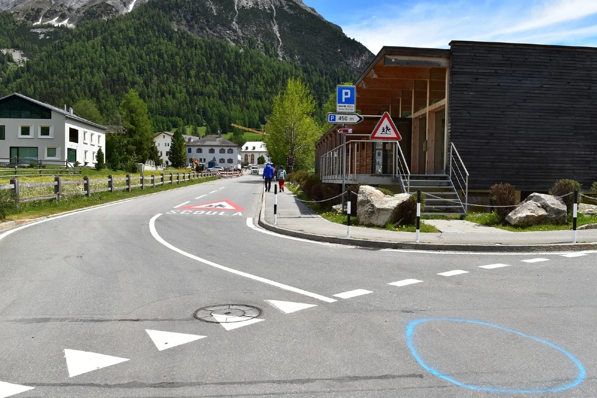 La Punt-Chamues-ch GR -  85-jährige Velofahrerin bei Verkehrsunfall verletzt