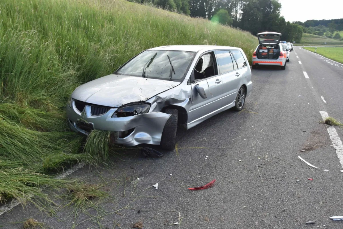 Häggenschwil SG - In Linkskurve über Auto verloren und verunfallt