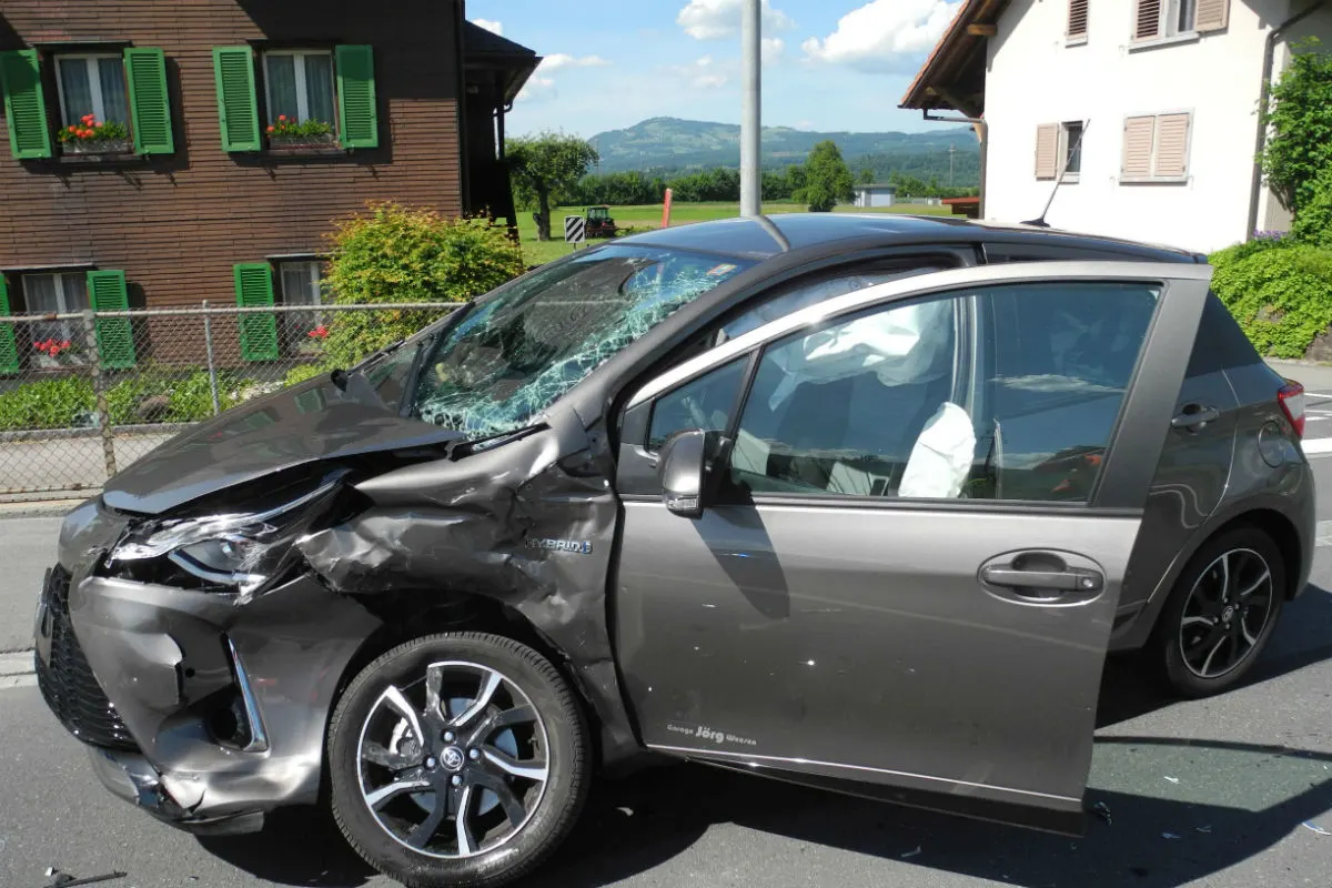 Kanton Schwyz SZ - Fünf Verkehrsunfälle innert weniger Stunden 