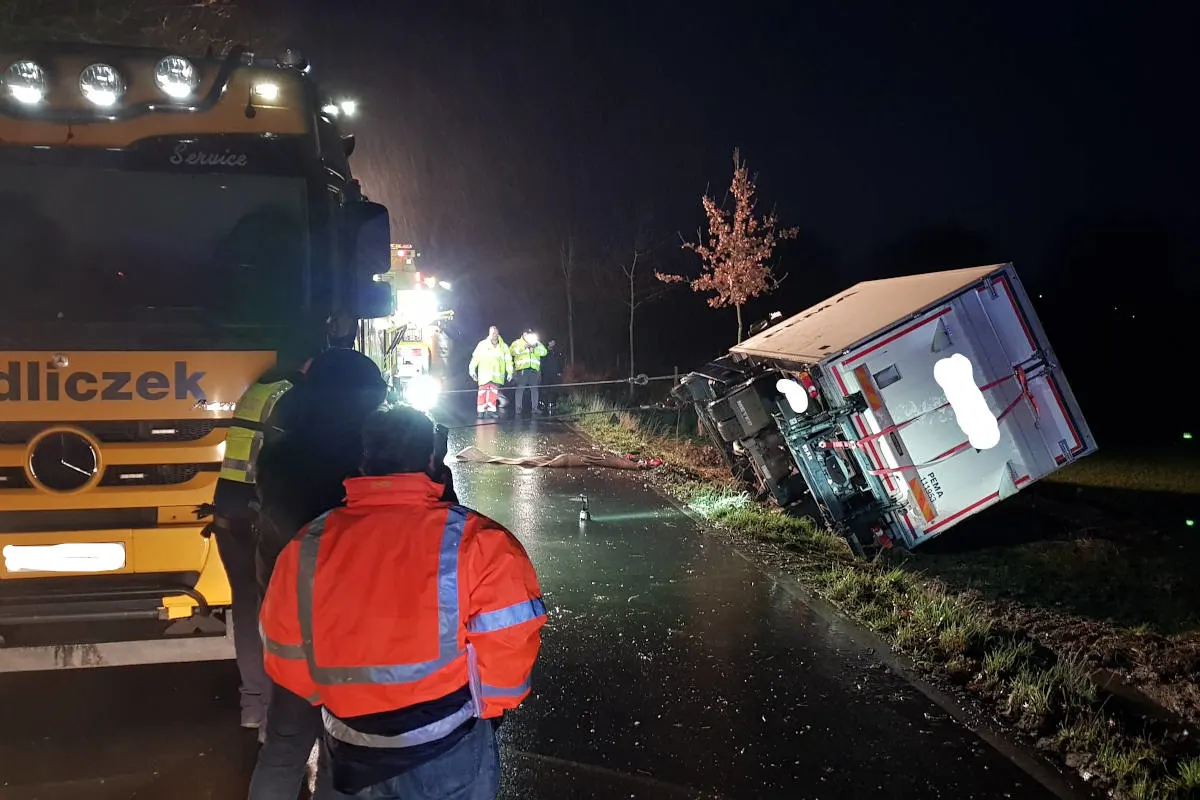 Holzwickede – LKW mit Gefahrgut umgestürzt