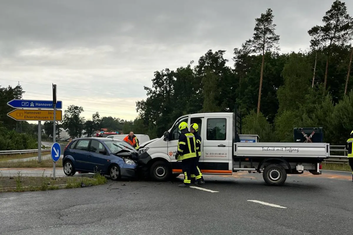 Nienhagen – Zwei Verletzte nach schwerem Verkehrsunfall