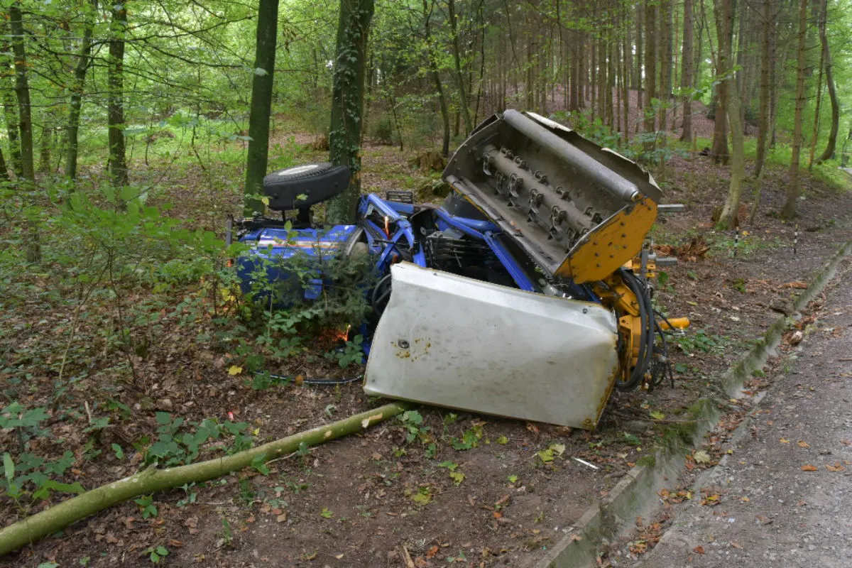Dielsdorf ZH - Traktor umgekippt - Fahrerin schwer verletzt
