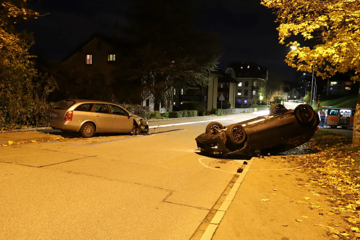 St. Gallen SG - Auto landet auf dem Dach