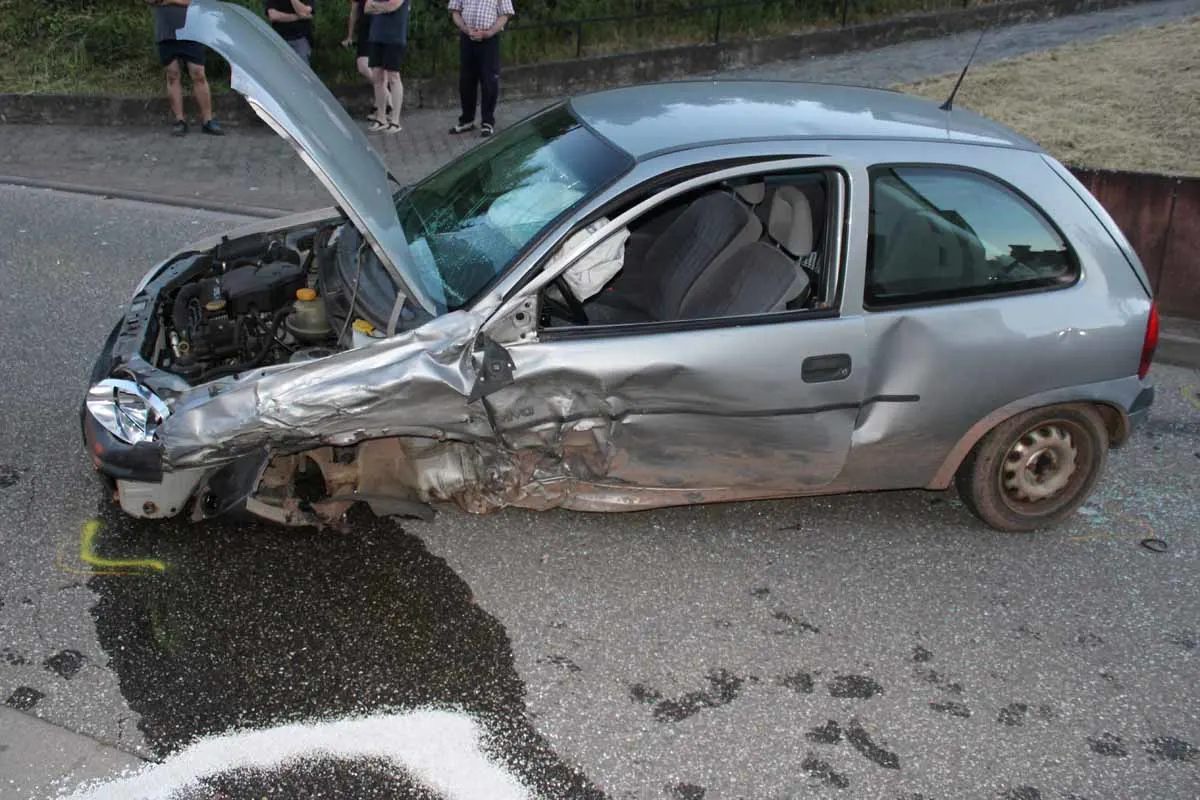 Oberweiler im Tal - Totalschaden nach Frontalcrash