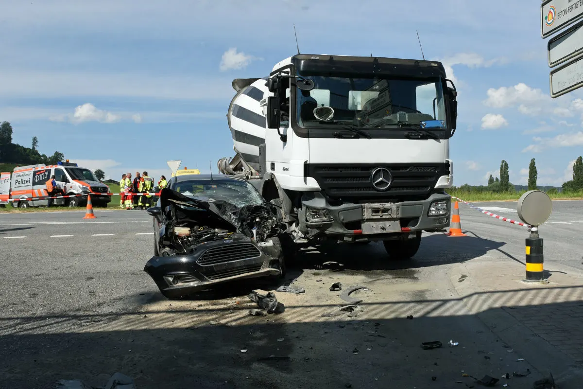 Gettnau LU - Frontalkollision zwischen Lastwagen und Auto