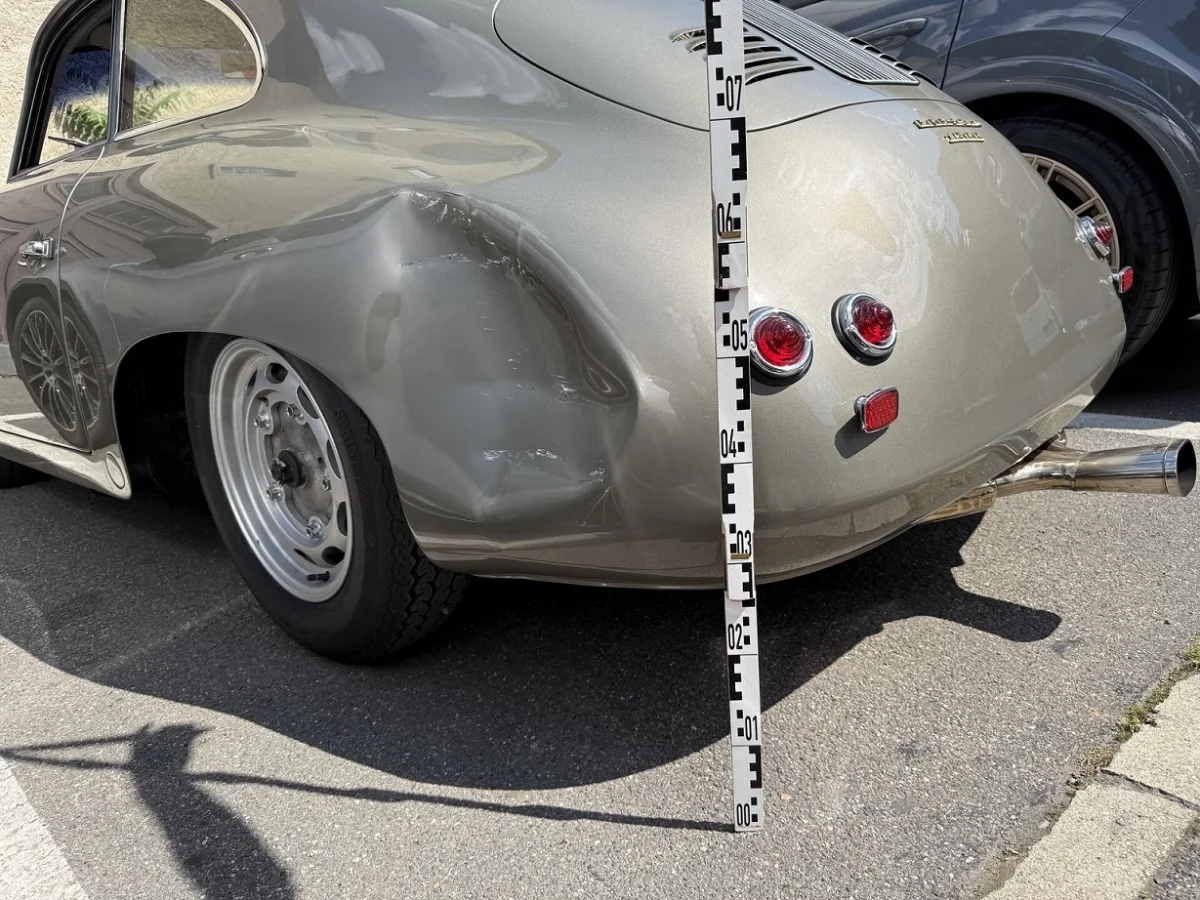 Unfall in Schaffhausen – Auf Parkplatz mit Oldtimer kollidiert und geflüchtet