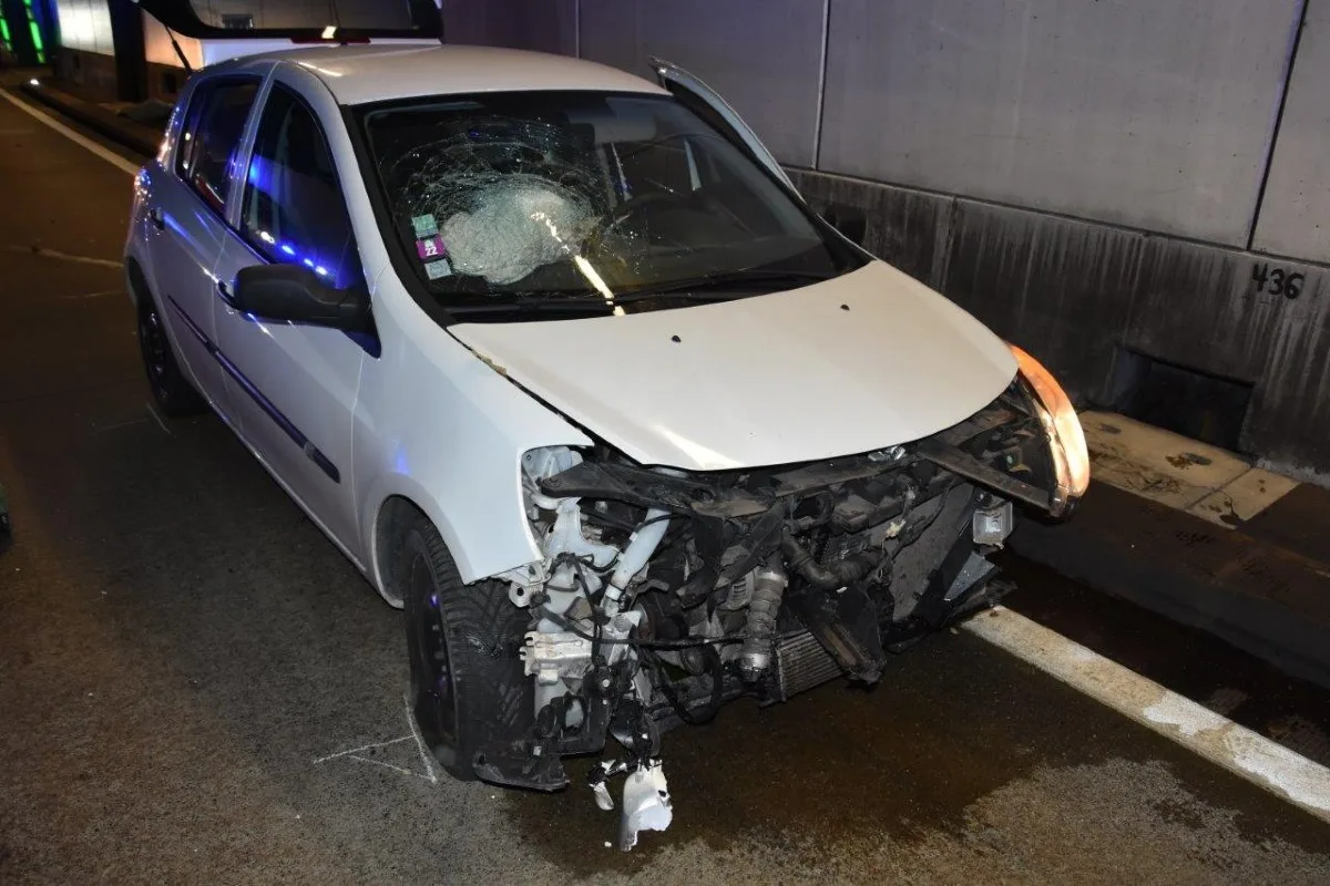 Beckenried NW - Junge Autolenkerin verunfall im Seelisbergtunnel