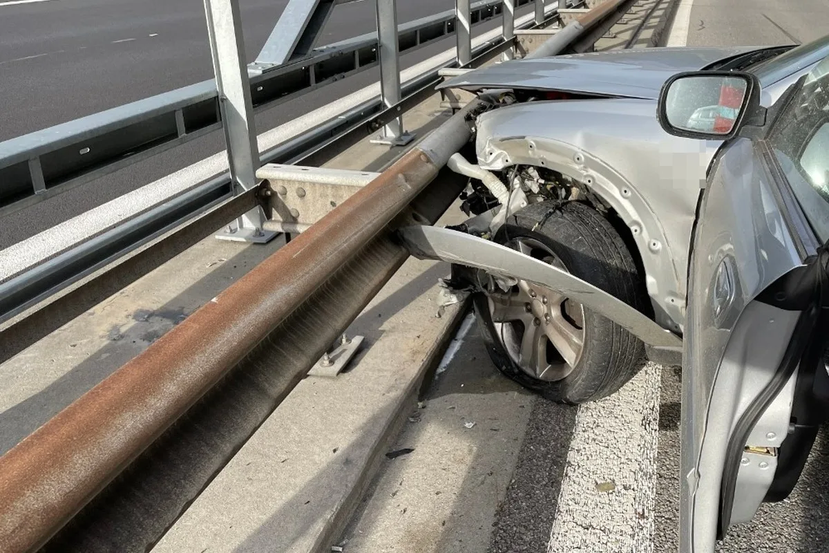 Gurtnellen UR  - 18-Jähriger baut auf A2 Unfall - 17-jährige Beifahrerin erheblich verletzt