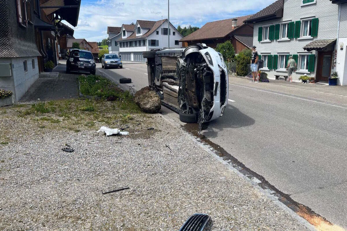 Dietschwil SG - Alkoholisiert gegen eine Mauer gefahren 
