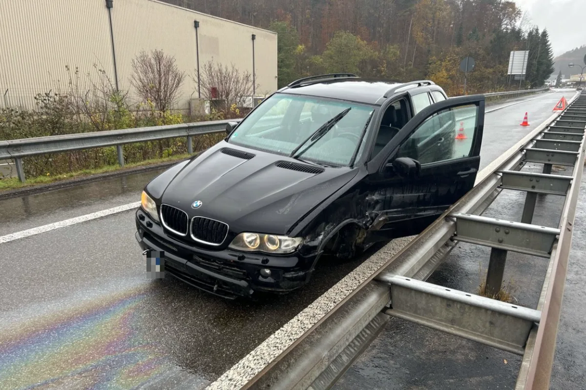Stadt Schaffhausen - Linksseitige Vorderachse bei Unfall vom Auto abgetrennt