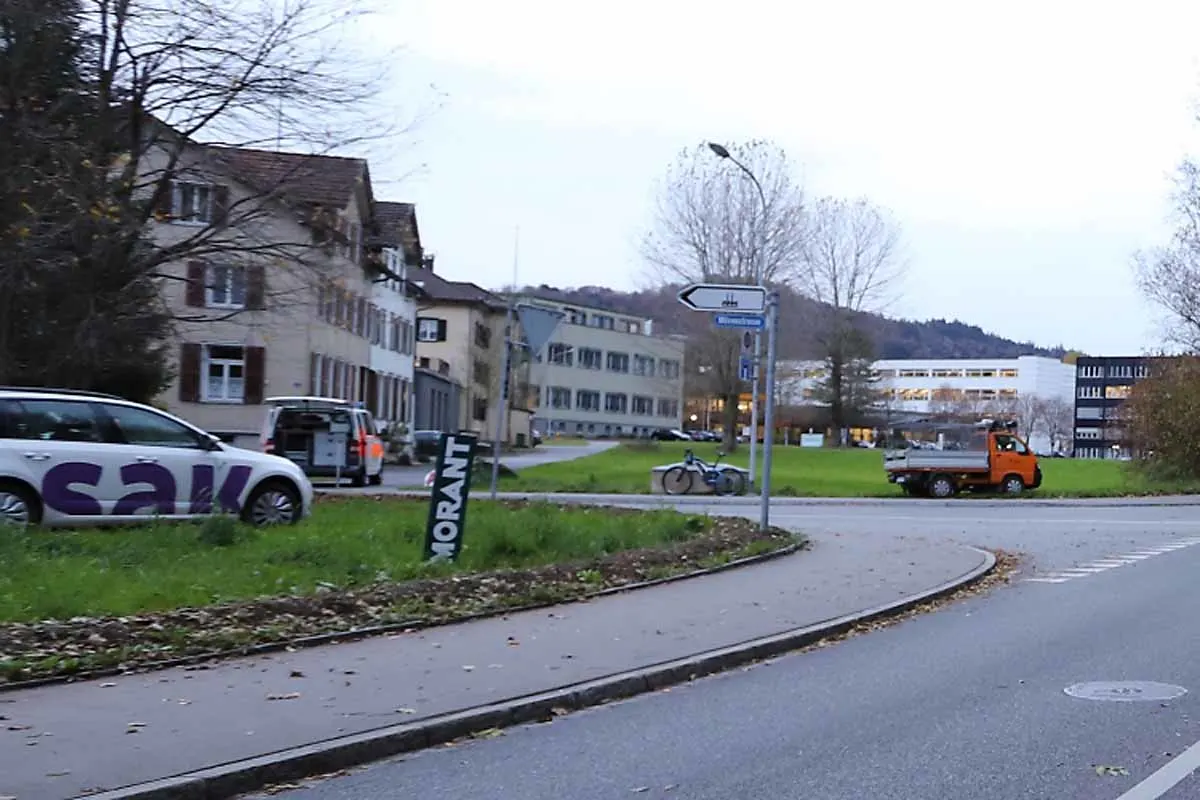 Zeugenaufruf in St.Gallen - Kollision zwischen Auto und E-Bike