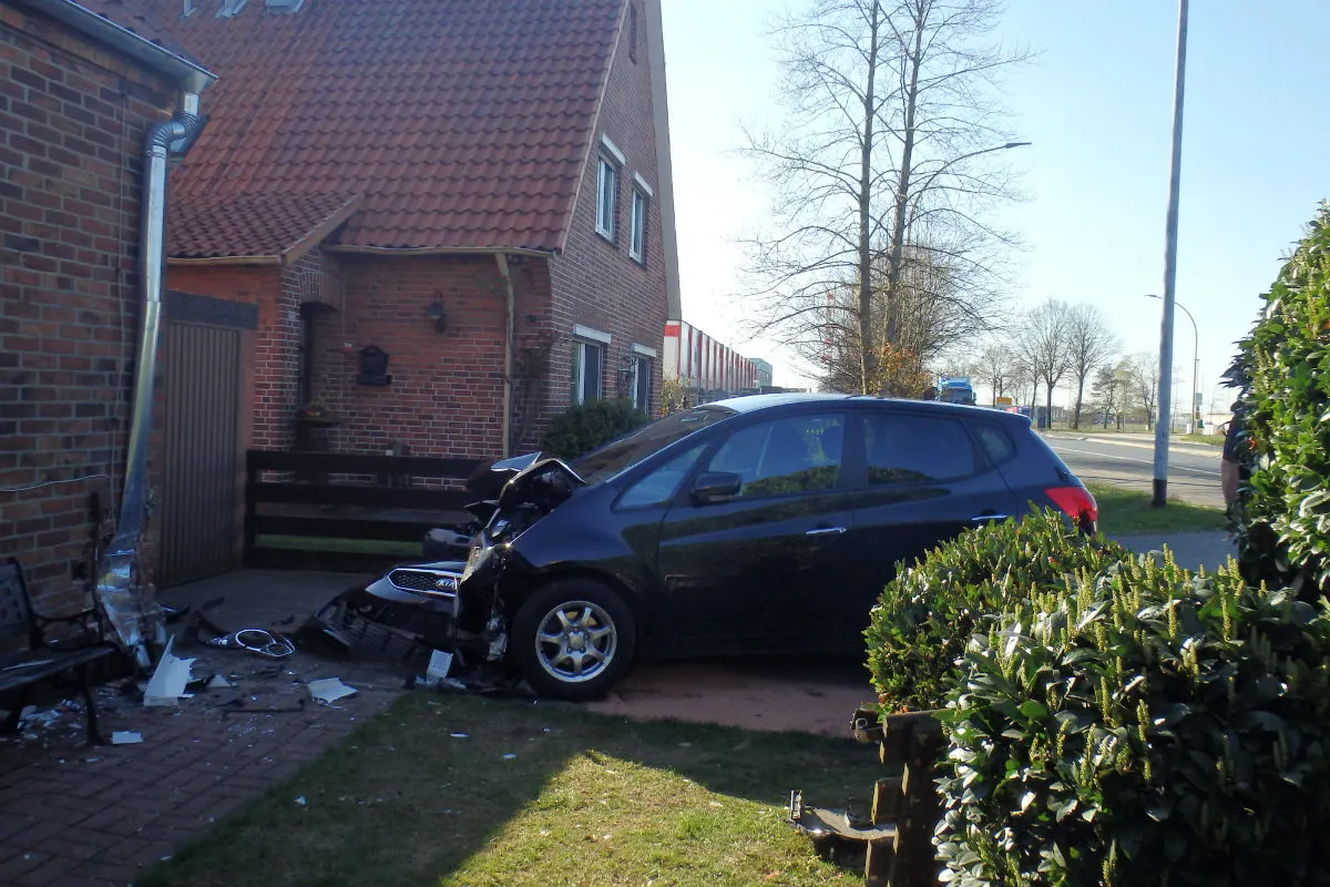 Eine Person stirbt nach Selbstunfall 