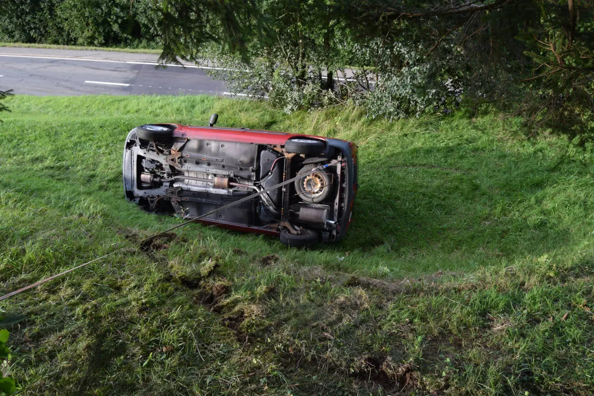 Unfall in Reute AR – Auto bei einem Manöver ausserhalb der Strasse auf die Seite gekippt
