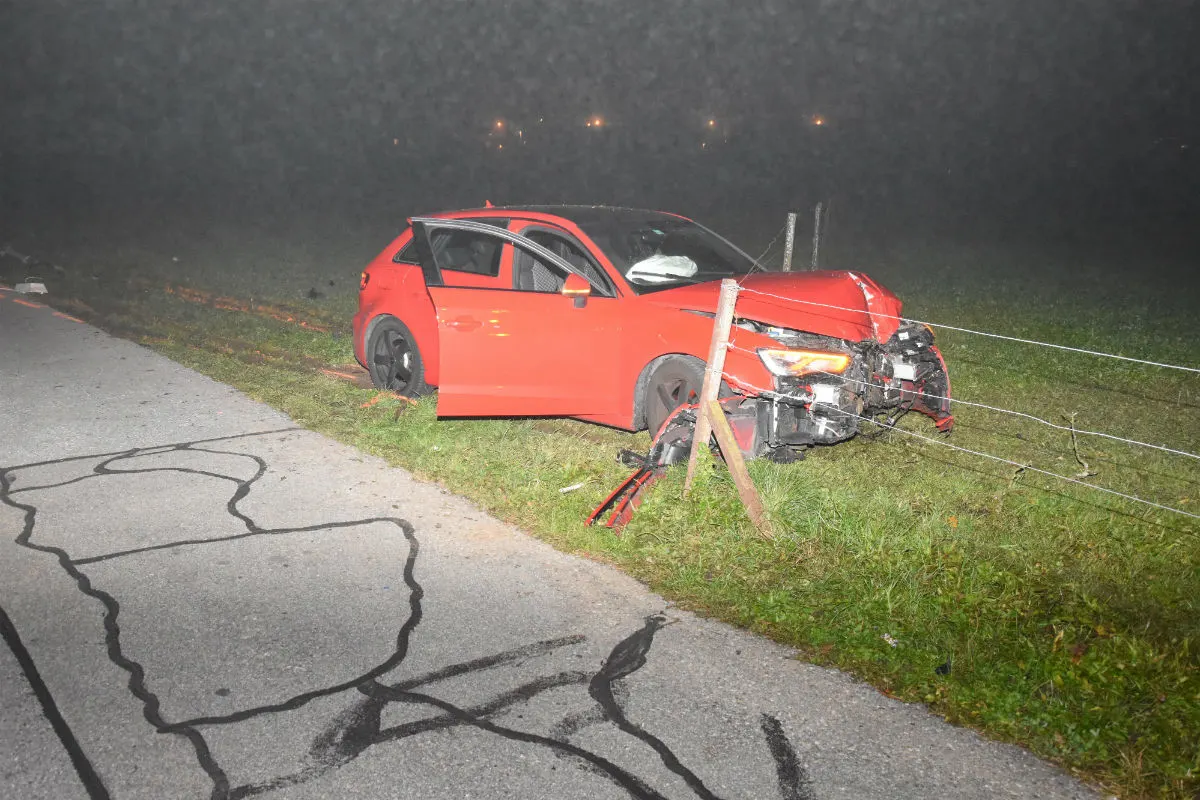 Rapperswil-Jona SG - Fahrunfähiger Autolenker verunfallt