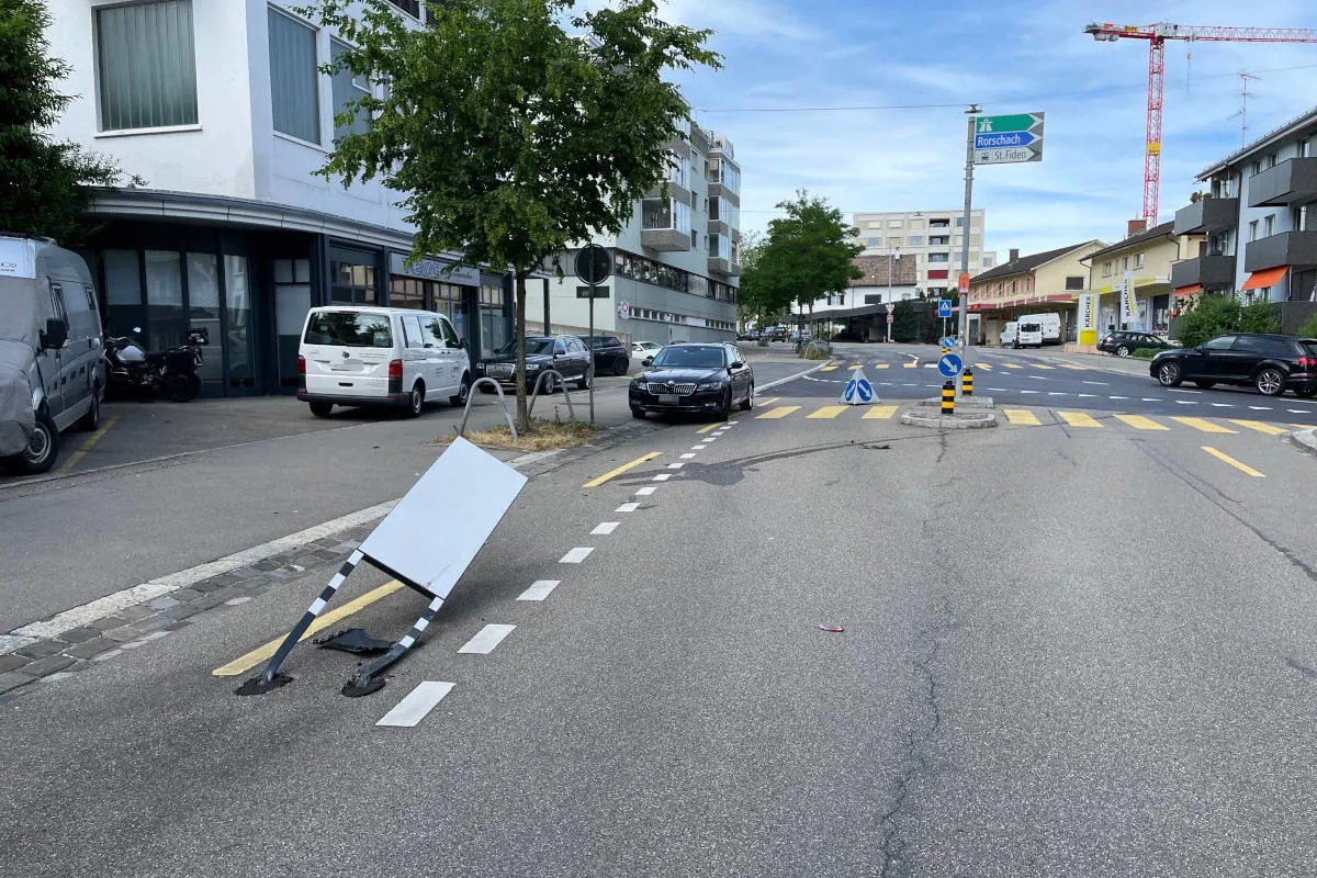 St.Gallen – Fahrzeuglenkerin begeht mehrere Kollisionen