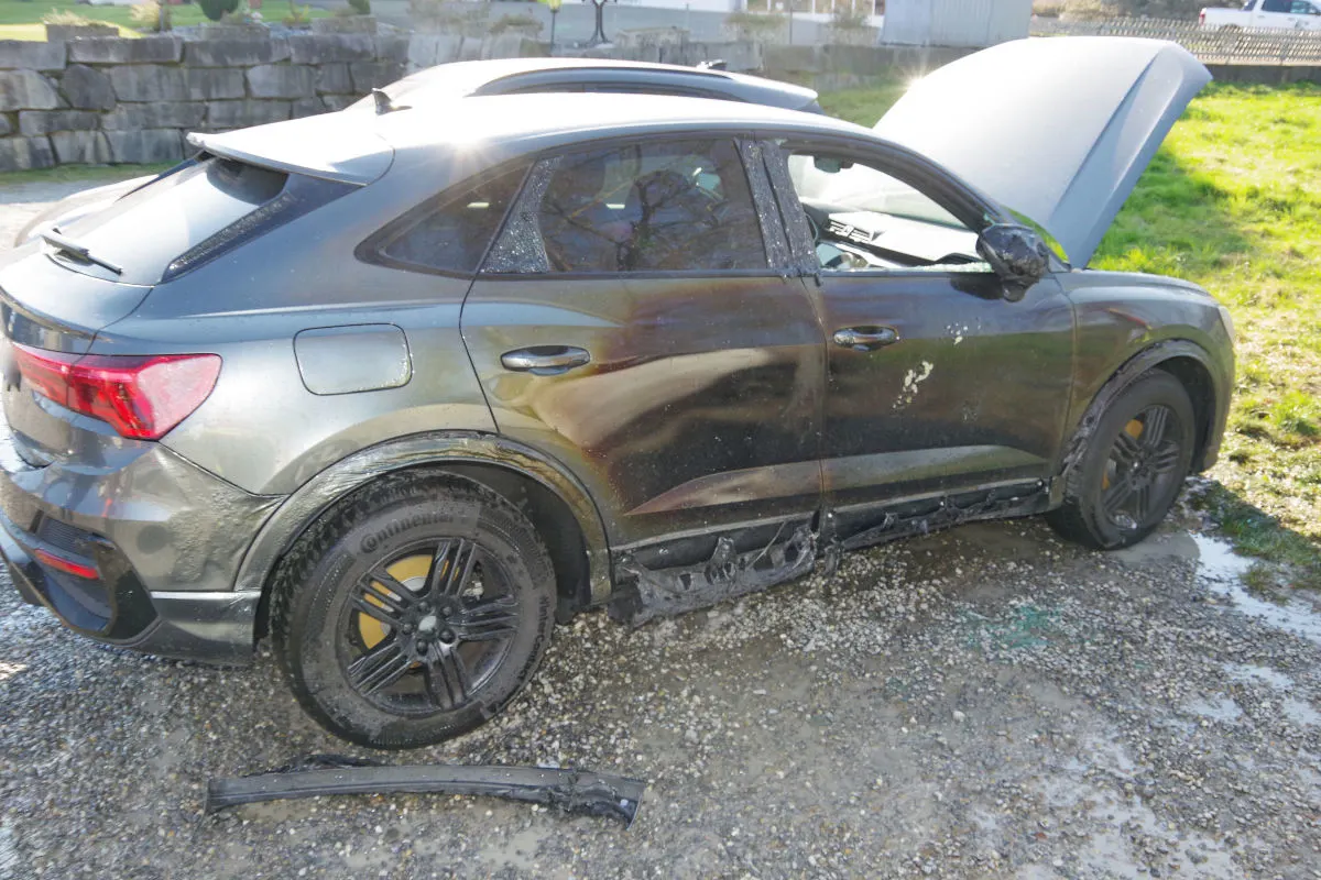 Beromünster LU – Auto gerät während Fahrt in Brand