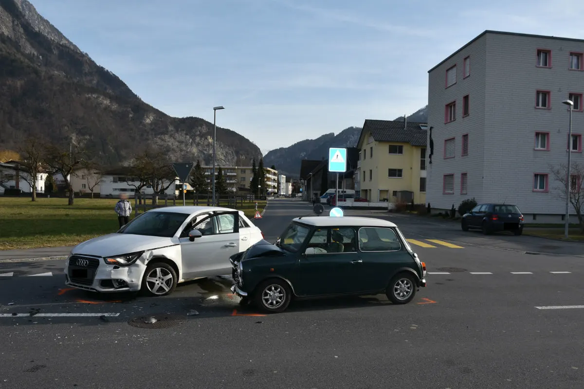 Triesen/Balzers FL - Zwei Kollisionen wegen Vortrittsmissachtung