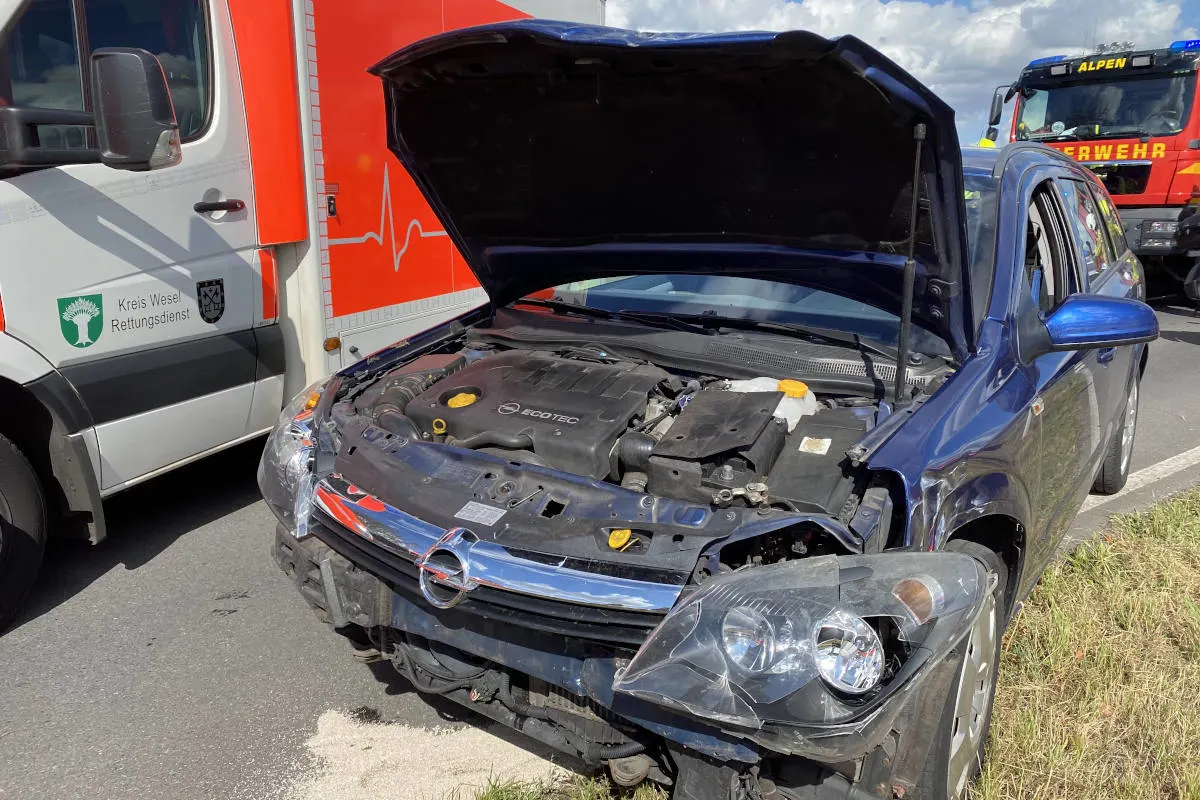 Alpen NRW – Verkehrsunfall im Kreuzungsbereich