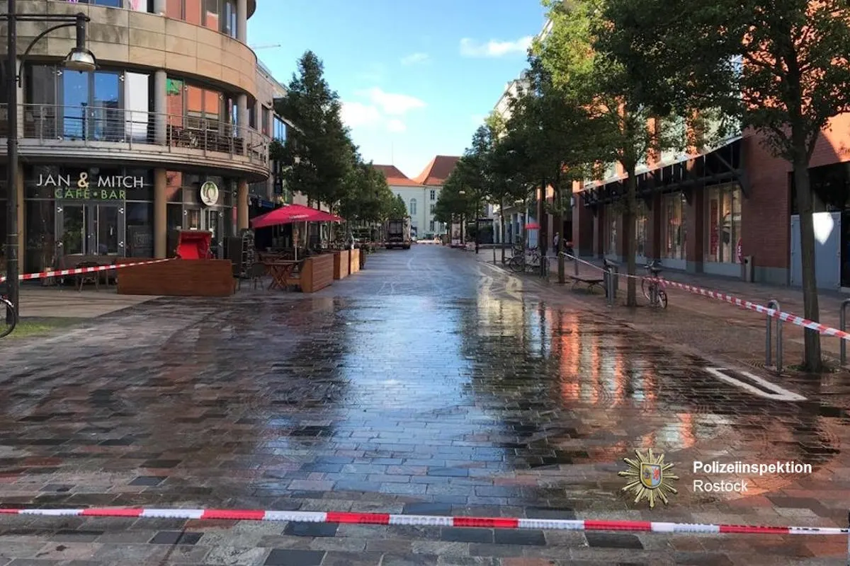 Rostock – Rutschige Flüssigkeit führt zu Verkehrsunfall
