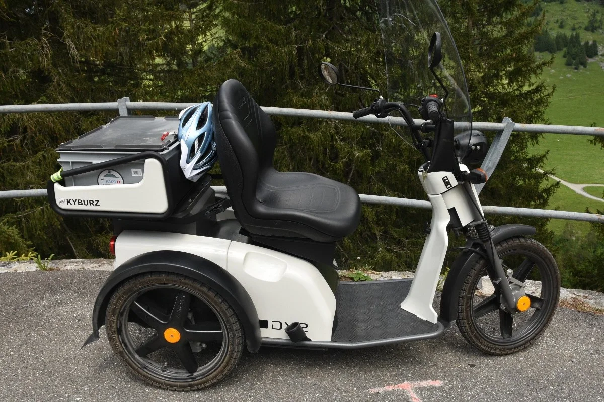 Unfall gestern in Steg / Triesenberg FL - Sturz mit Elektro-Dreirad - Frau unter Fahrzeug eingeklemmt!