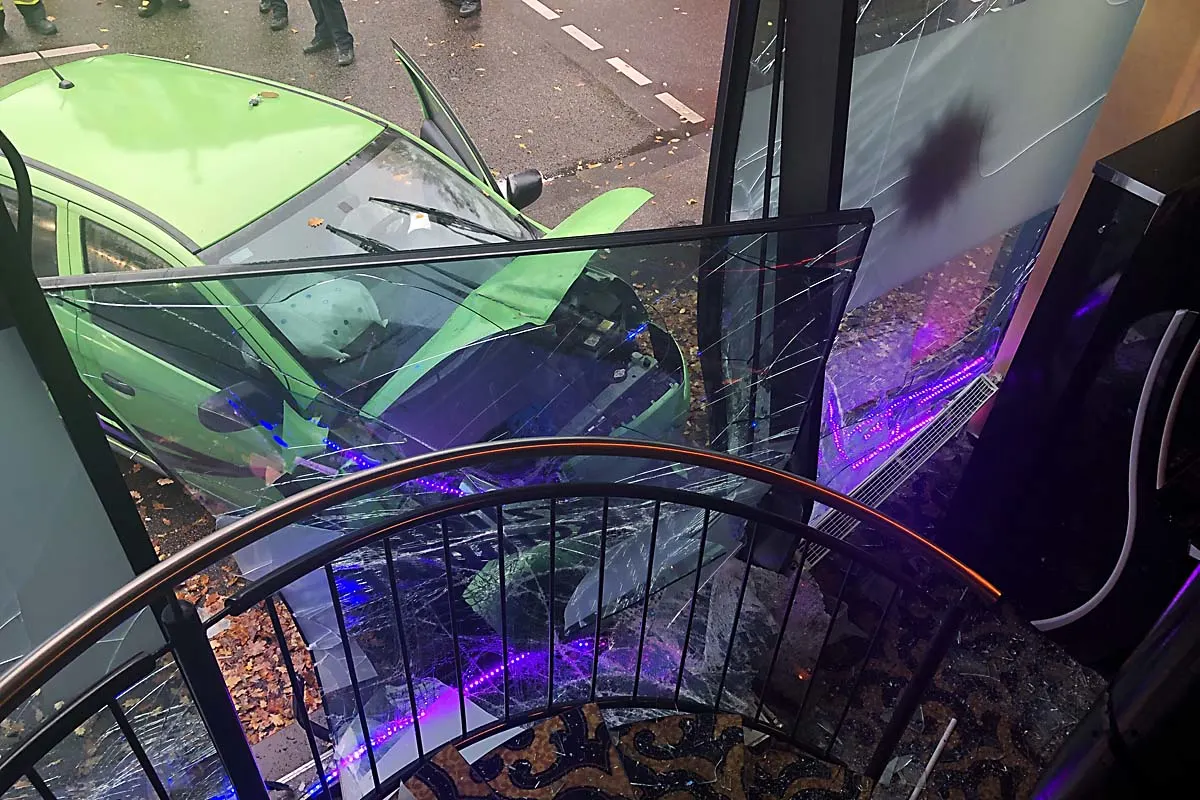 Heftiger Crash in Pirmasens - Verkehrsunfall mit Personenschaden an der Kreuzung 