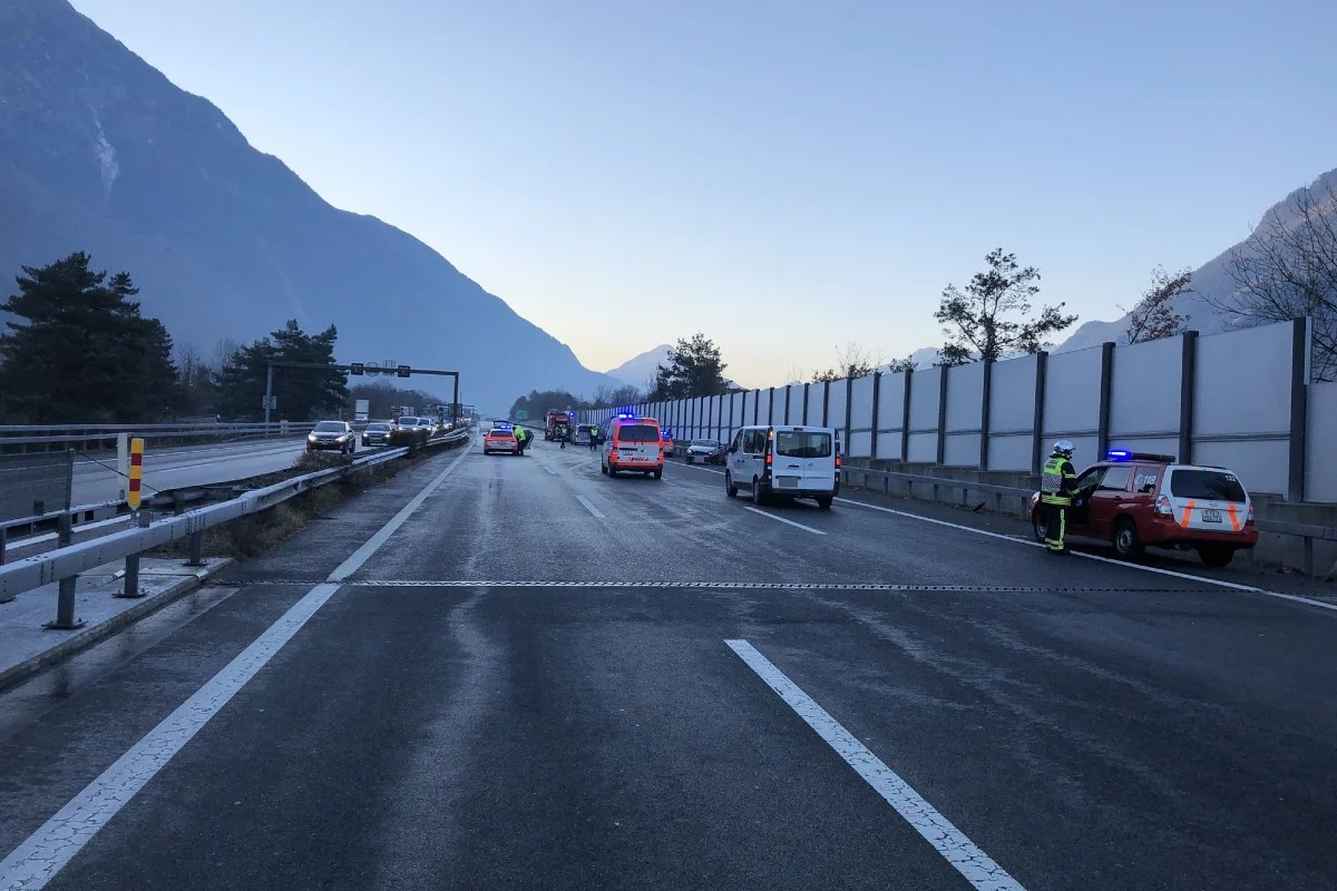 Drama in St-Maurice VS - Unfallhelfer von Auto auf vereister Strasse erfasst und getötet
