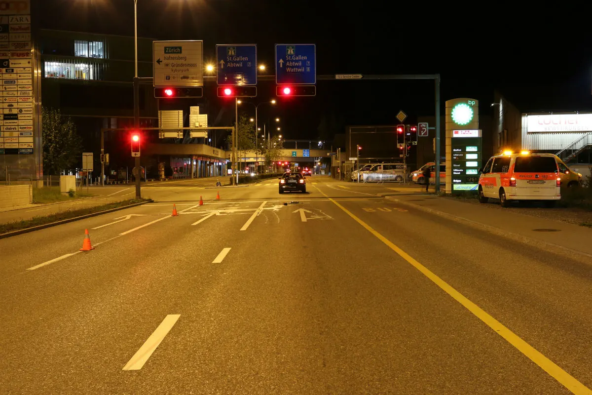 St.Gallen SG - Autofahrerin nach Auffahrunfall verletzt