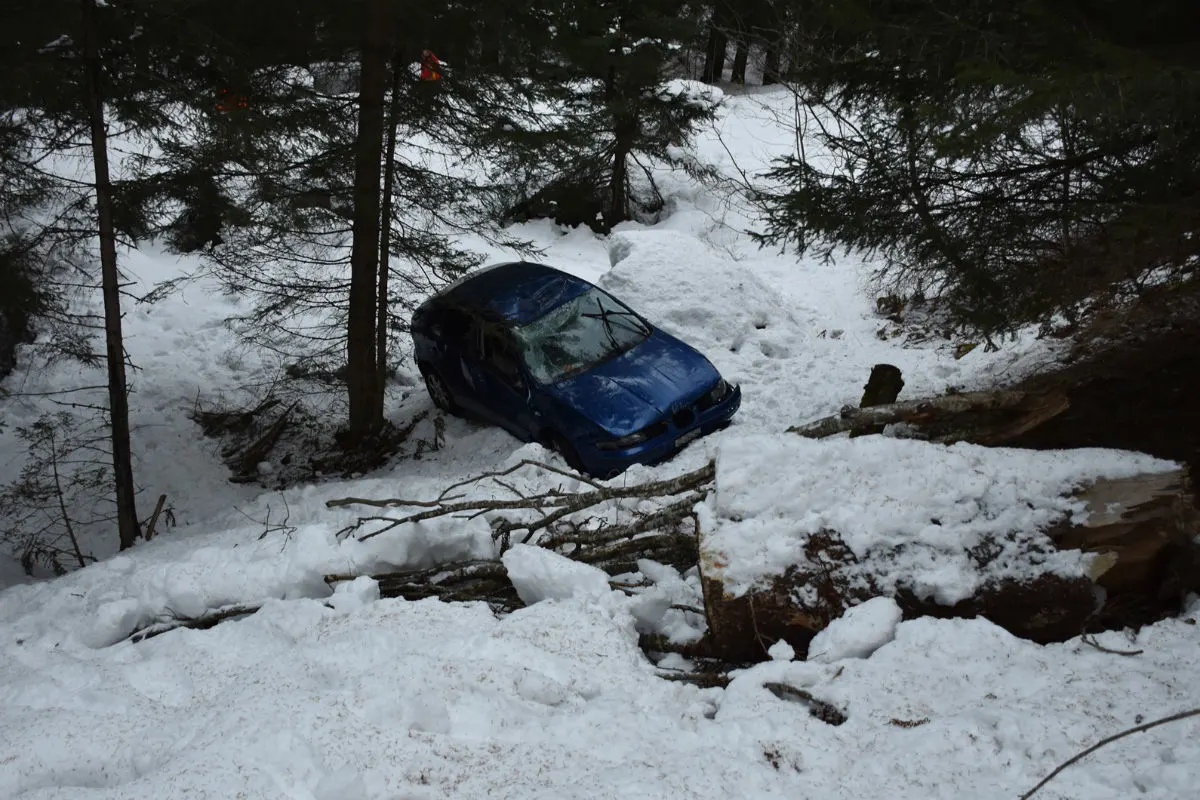 Poschiavo GR - Auto stürzt Abhang hinunter