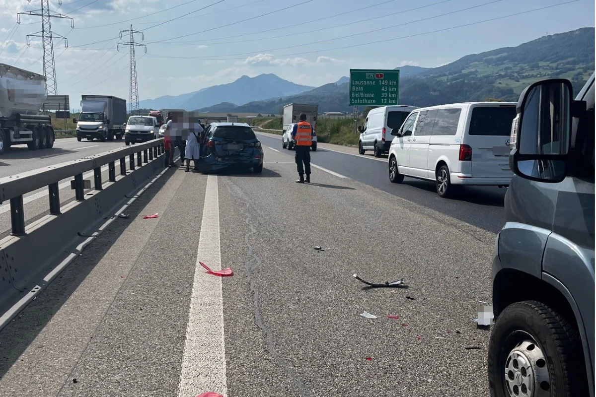Niederbipp SO - Auffahrkollision auf der A1 mit drei beteiligten Fahrzeugen