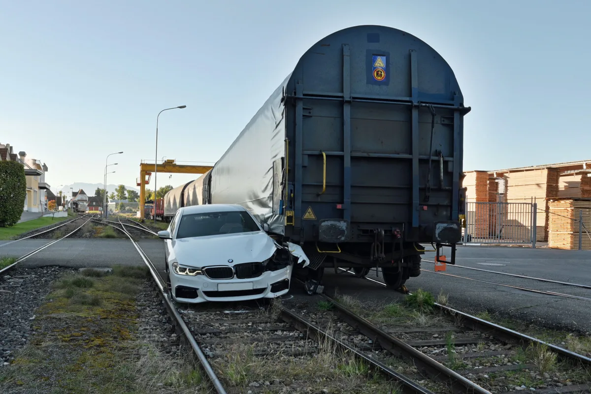 Büron LU – Unfall zwischen Auto und Güterzug