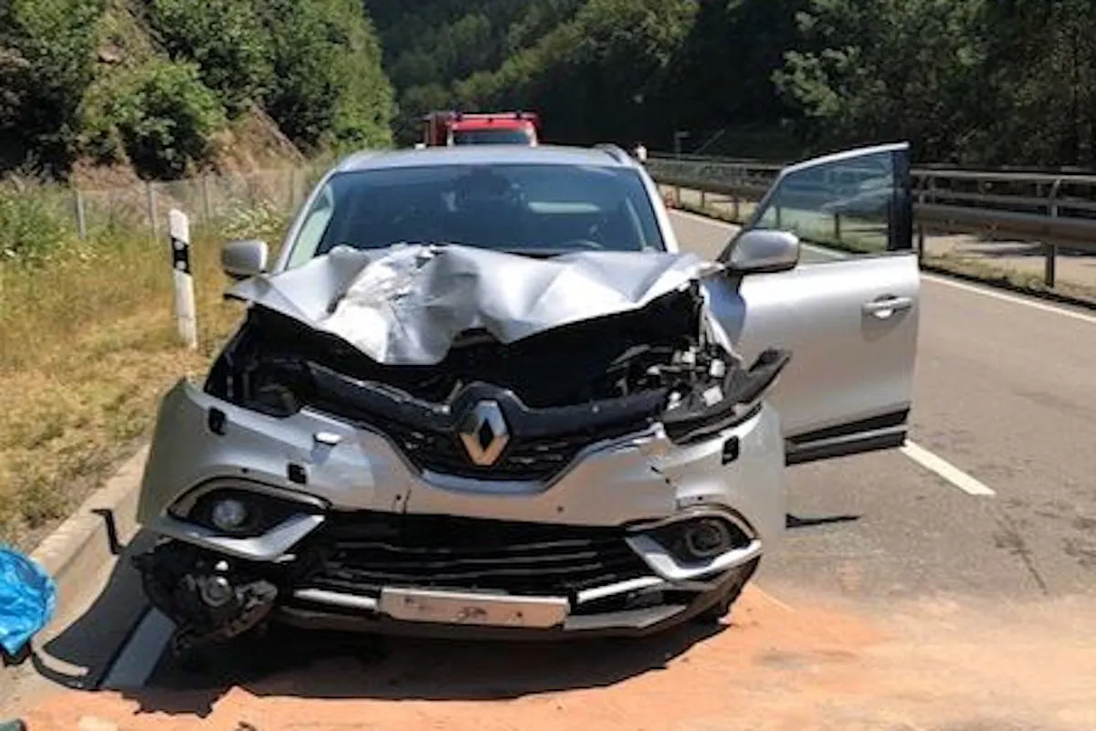 Frankenstein – Verkehrsunfall mit zwei Schwerverletzten – Unfallverursacher entfernt sich unerlaubt vom Unfallort