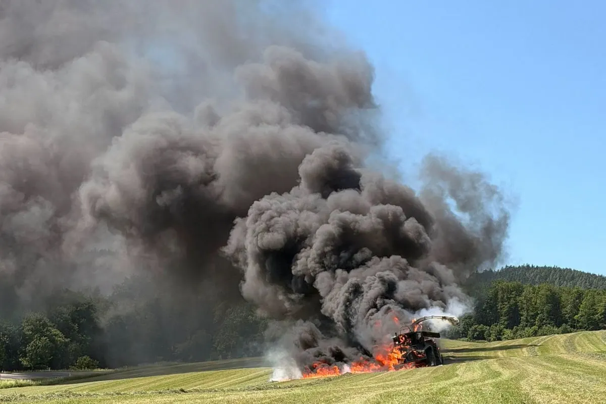 Krumbach – Erntemaschine und Feld in Brand geraten