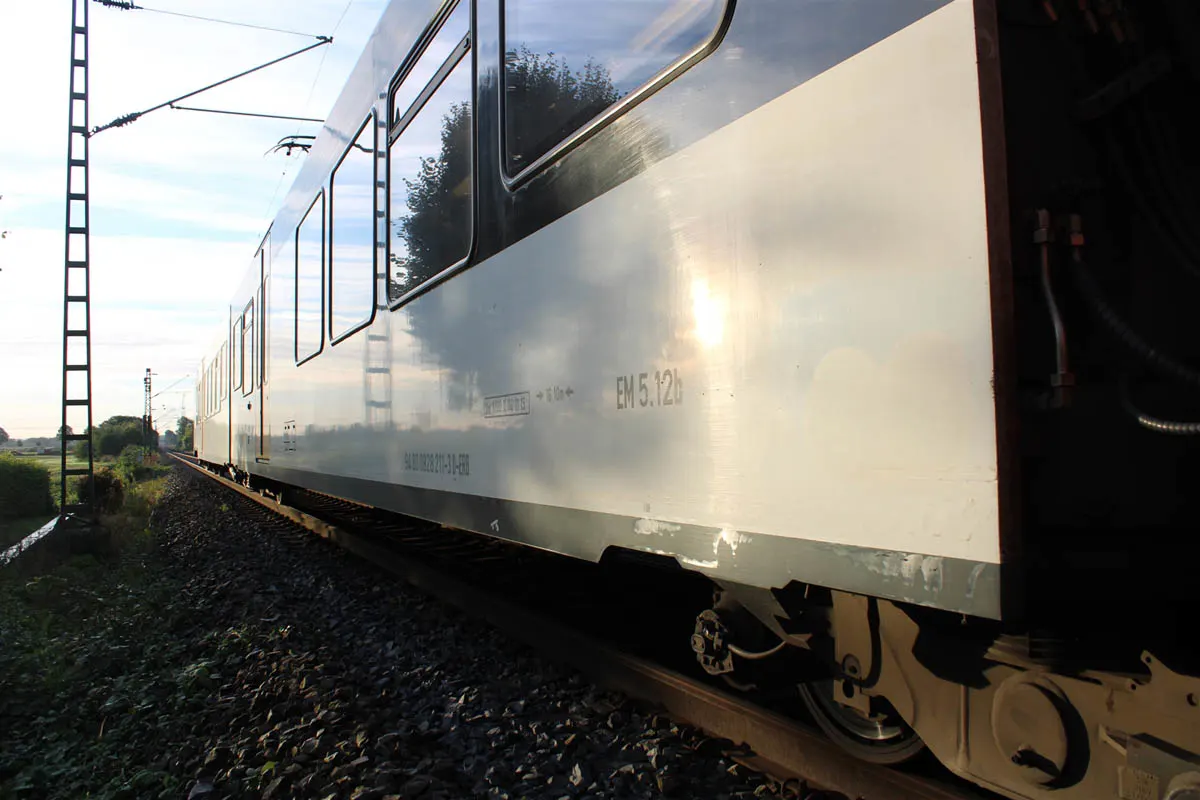 Hamm-Rhynern - Personenzug streift Auto