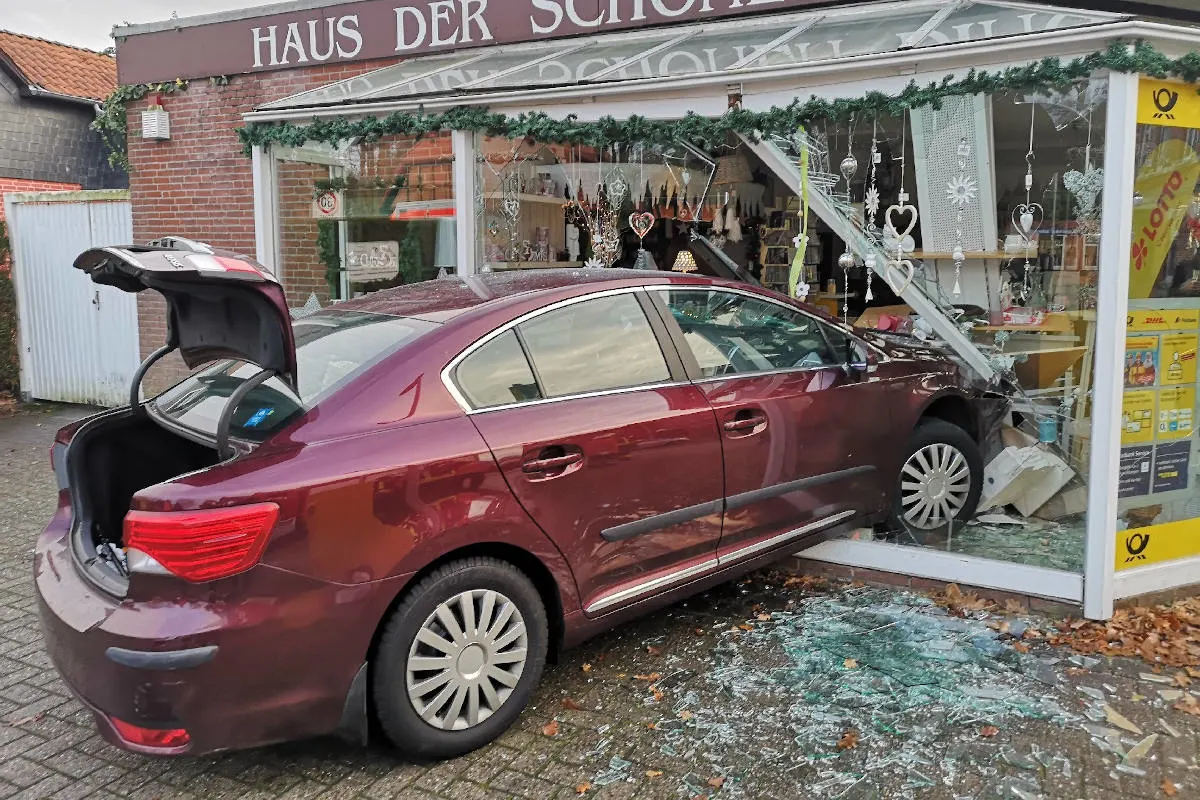 Lachendorf – Beim Einparken von der Bremse gerutscht