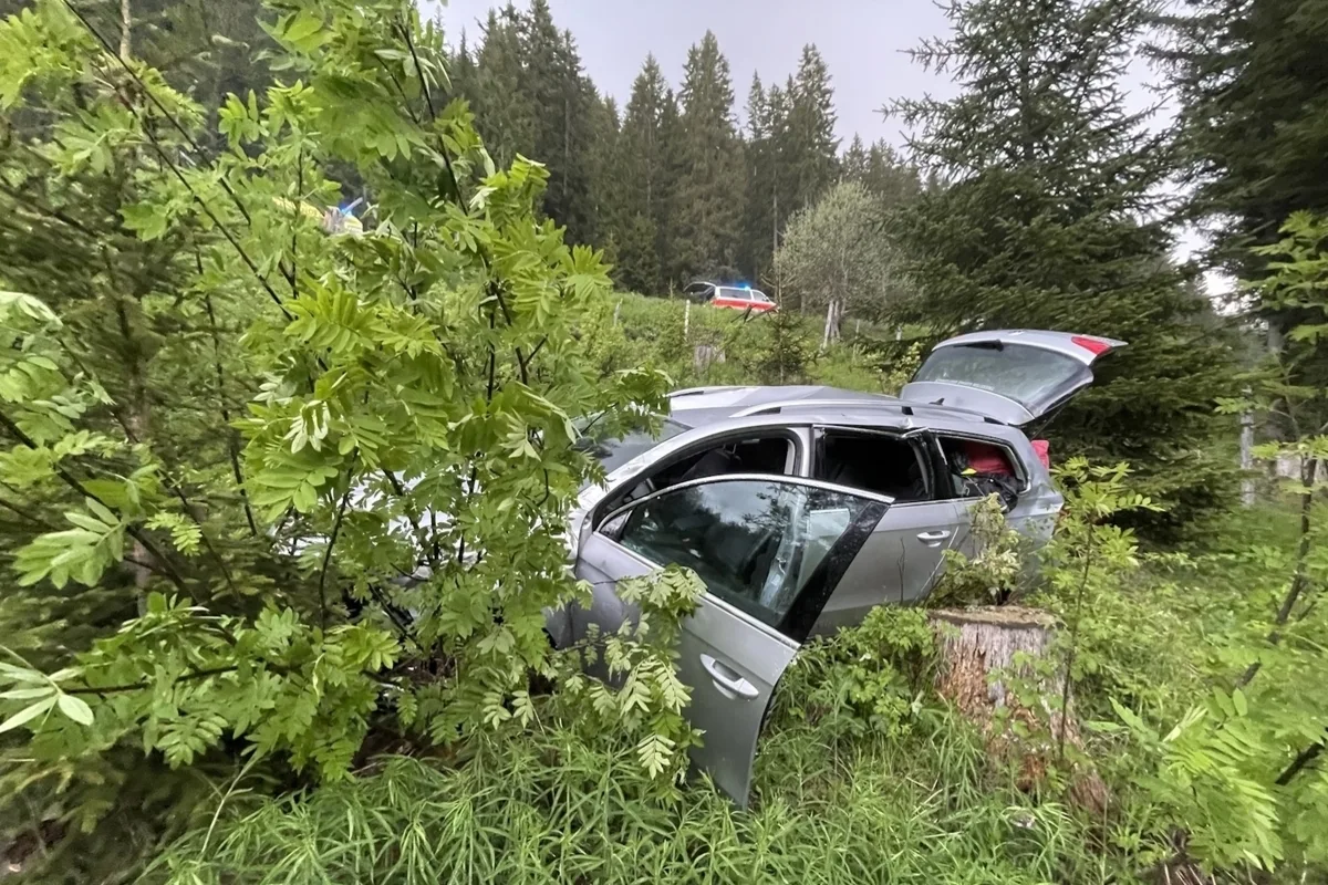 Unfall in Davos GR – Auto überschlägt sich nach Überholmanöver