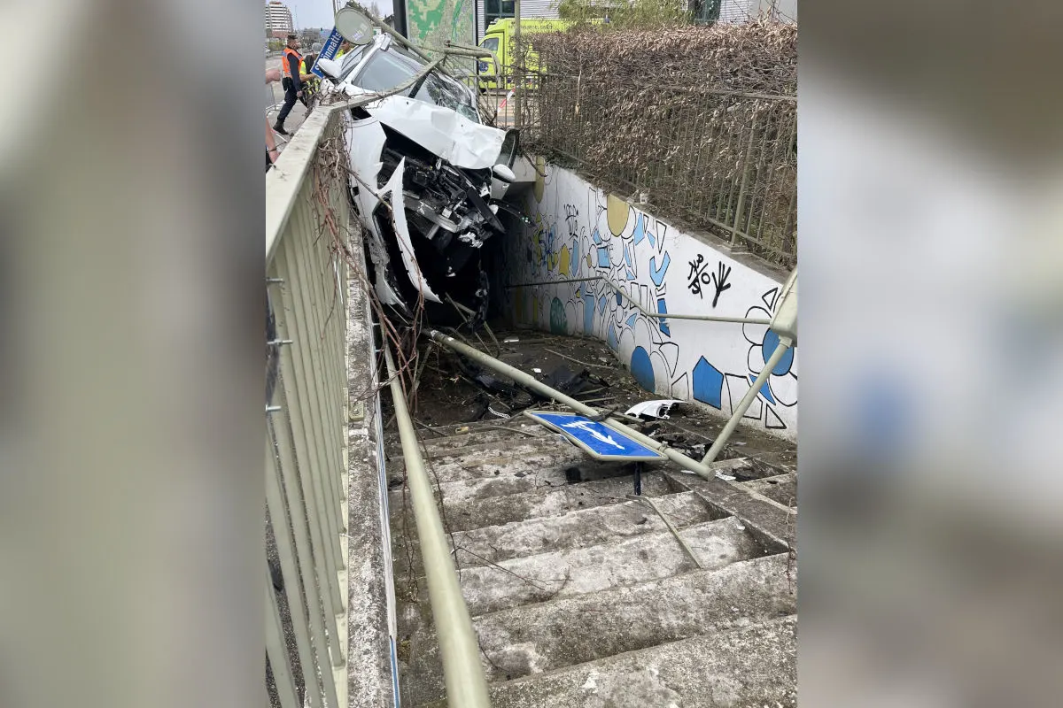 Reinach BL: Auto in Fussgängerunterführung gekracht – Fussgängerin und Lenkerin verletzt