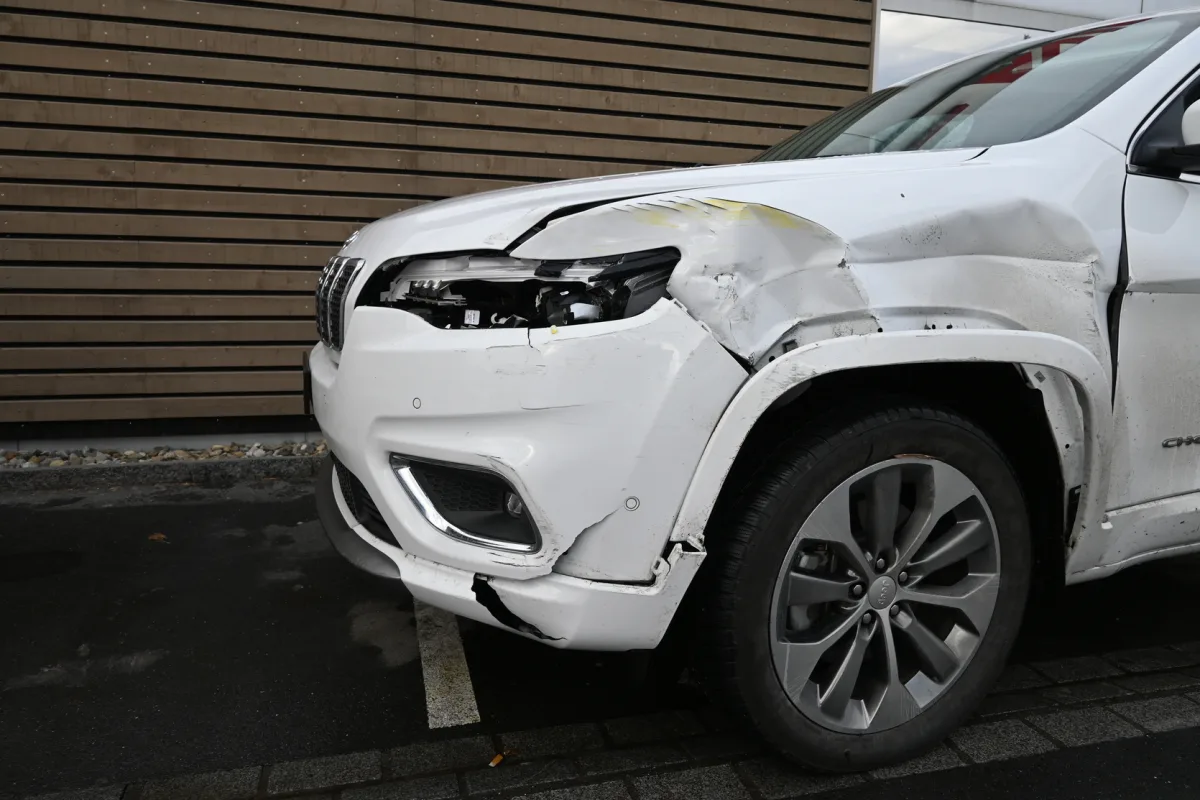 Eschen FL - Unfallort nach Kollision verlassen 