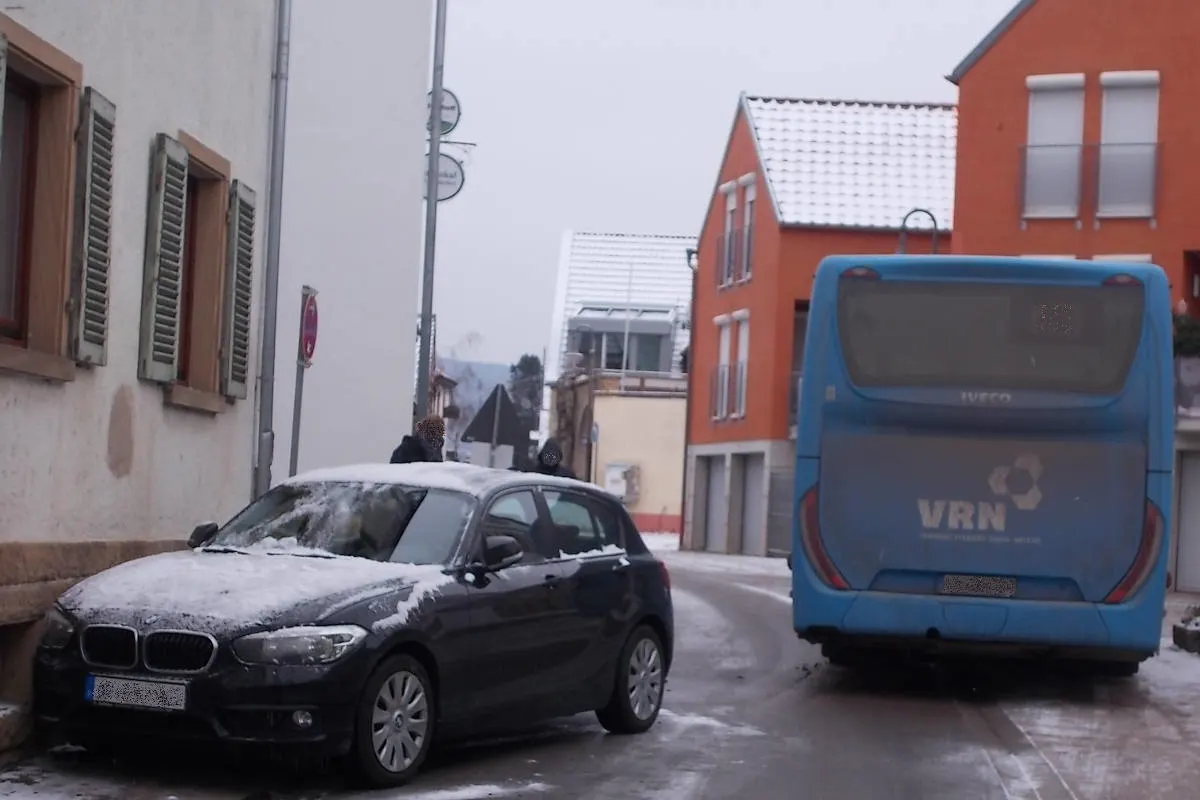 Ruppertsberg – Erst gegen Bus, dann gegen Hauswand